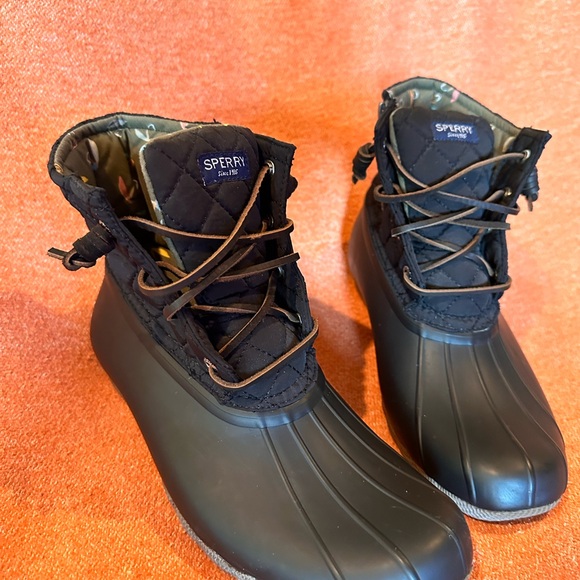 Sperry Saltwater Quilted Nylon winter snow rain boots Size 9 Like New Condition - Picture 4 of 8